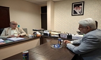 دیدار و گفتگو محمدحسن عاقل منش رییس کمیسیون گردشگری شورای اسلامی شهر رشت با دکتر مرتضی طالع ماسوله مدیرعامل مؤسسه فعالان رونق گردشگری گیلان ۲۰۲۰ و از بنیانگذاران سازمان ایرانگردی و جهانگردی کشور پیرامون مباحث و توسعه گردشگری در شهر رشت