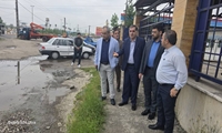 بازدید دکتر سید شمس شفیعی عضو شورای شهر رشت از محدوده مقابل بیمه ایران واقع در ابتدای جاده تهران بابت بی توجهی آب و فاضلاب به ترکیدگی لوله آب با همراهی محمدباقر بشردانش شهردار منطقه ۵ رشت
