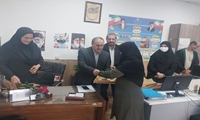 حضور دکتر حسن کریمی کرنق عضو شورای اسلامی شهر رشت با همراهی مهندس ساده روح شهردار منطقه چهار رشت در مدرسه پسرانه شهدای صف سر به مناسبت روز معلم و تجلیل از معلمین و کادر آموزش